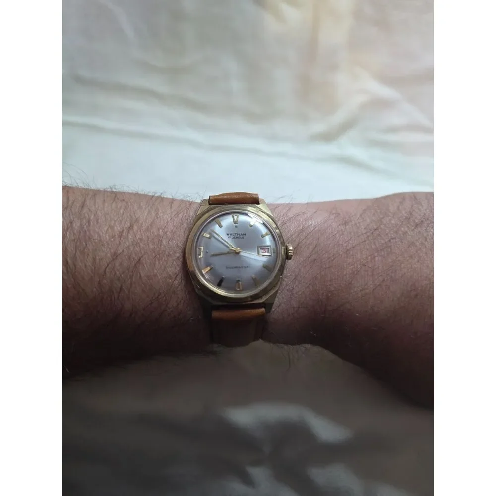 Vintage Waltham 17 Jewels Mechanical Date Gold Tone Mens Dress Watch